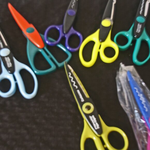 Lot 11 Paper Edgers Decorative Edge Scissors FISKARS / CREATIVE MEMORIES, two ar - Picture 2 of 5